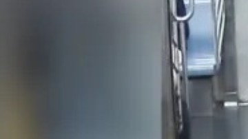 El agresor se fugó a pie en una dirección desconocida, indicó la policía de Nueva York.
