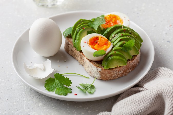 El huevo desde hace varios años no es considerado un alimento de riesgo de hipercolesterolemia y enfermedad cardiovascular