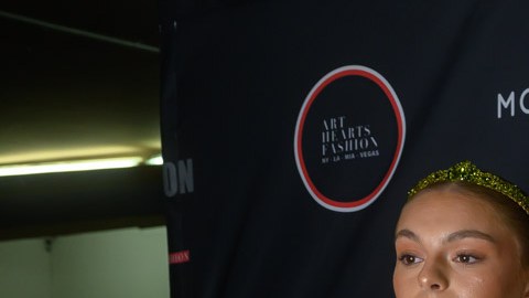 Como parte de la pasada New York Fashion Week, en el escenario del Angel Orensanz Foundation en Manhattan, la creativa (centro) mostró sus diseños.