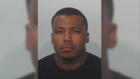 Dominque M. Washington, 29 años, está acusado de doble homicidio y secuestro.