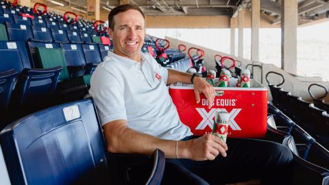 Dos Equis ha reclutado a la leyenda del fútbol Drew Brees para unir a los fanáticos del fútbol universitario detrás del movimiento “Go For Dos”.