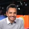 Eugenio Derbez posando.