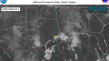 Centro de Huracanes emite advertencia de inundaciones repentinas en la costa de Texas