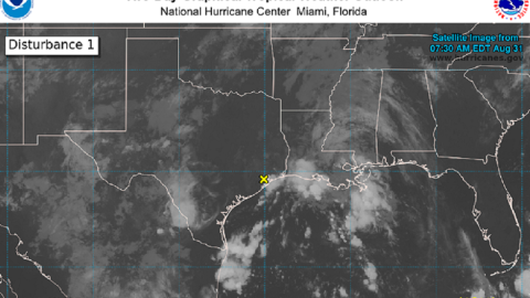 Centro de Huracanes emite advertencia de inundaciones repentinas en la costa de Texas