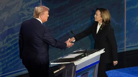 Trump y Harris durante el debate presidencial.