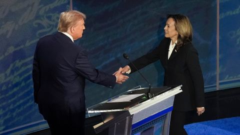 Trump y Harris durante el debate presidencial.