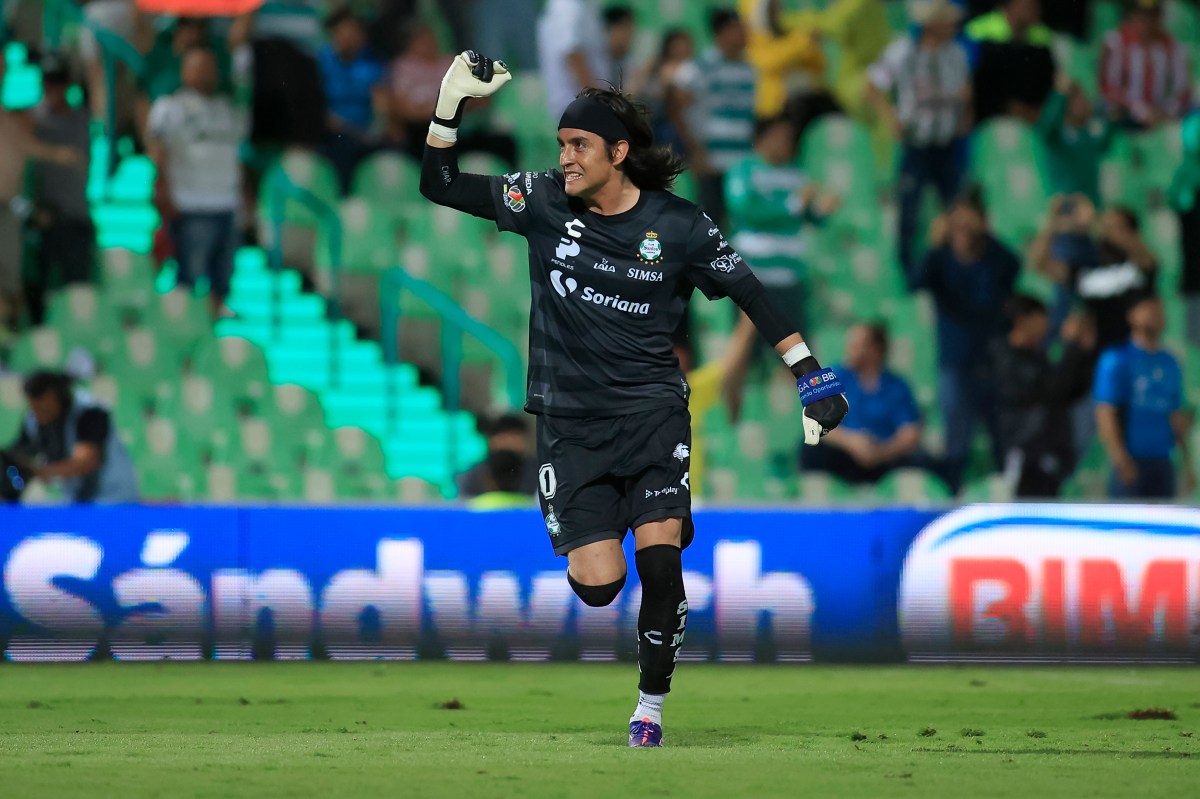 Carlos Acevedo se lamenta por la derrota ante Rayados 