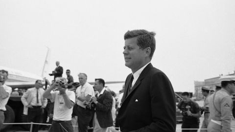 A lo largo de los años, han surgido numerosas teorías y especulaciones sobre el asesinato de Kennedy.