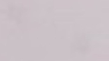 Joseph Couch, de 32 años, sigue prófugo después de herir a cinco personas durante un tiroteo.