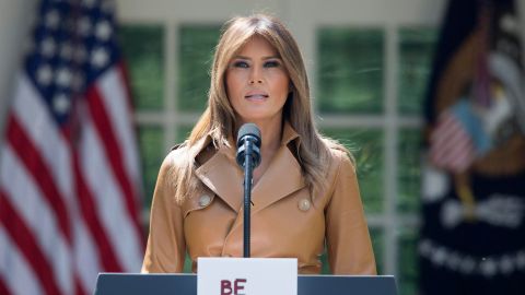 Con 256 páginas, el libro promete ofrecer detalles inéditos sobre la vida de Melania Trump.