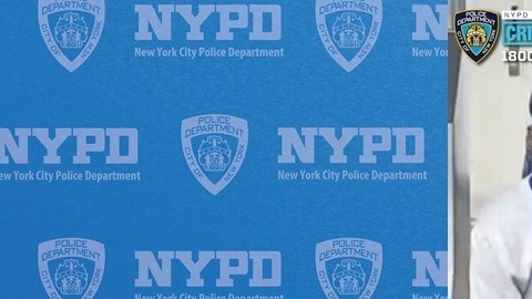 El criminal se acercó a la víctima en el andén del tren L para pedirle un encendedor a la mujer.