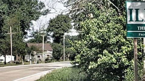 Los restos humanos fueron hallados dentro de un vehículo que estaba en un río.