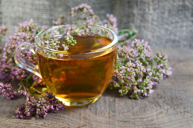 El té de orégano se recomienda beber en ayunas y un máximo de dos tazas al día
