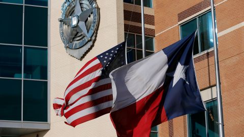 El gobernador de Texas prometió medidas drásticas para detener las actividades delictivas del Tren de Aragua en el estado.