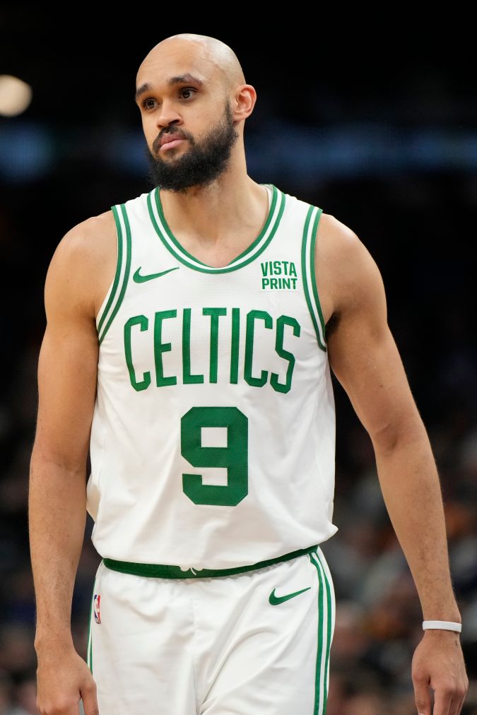 El base de los Boston Celtics, Derrick White (9), durante la primera mitad de un partido de baloncesto de la NBA contra los Phoenix Suns, el sábado 9 de marzo de 2024, en Phoenix. (Foto AP/Rick Scuteri)