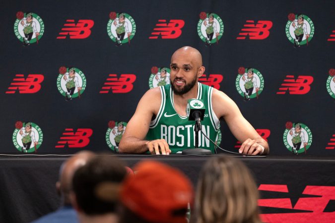 Derrick White, de los Boston Celtics, en una conferencia de prensa durante el día de prensa del equipo de baloncesto de la NBA, el martes 24 de septiembre de 2024, en Boston. (Foto AP/Michael Dwyer).