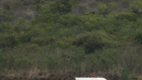 Avión de Venezuela con militares armados aterrizó de emergencia en Colombia
