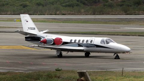 Avión de Venezuela con militares armados aterrizó de emergencia en Colombia