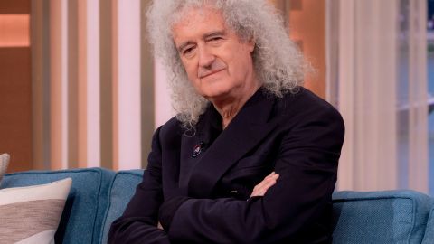 Brian May posando.