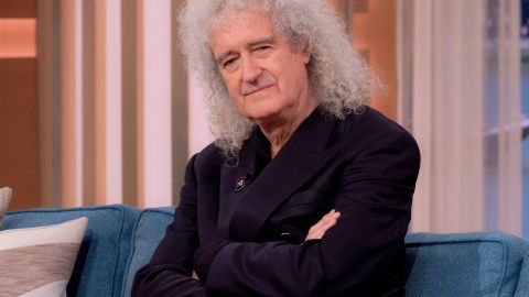 Brian May posando.