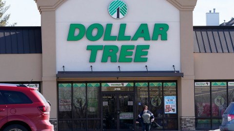 El producto en Dollar Tree cuesta 93% menos.