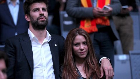 Shakira y Gerard Piqué posando.