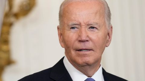 Absuelven a grupo de acusados de emboscar autobús de campaña de Joe Biden