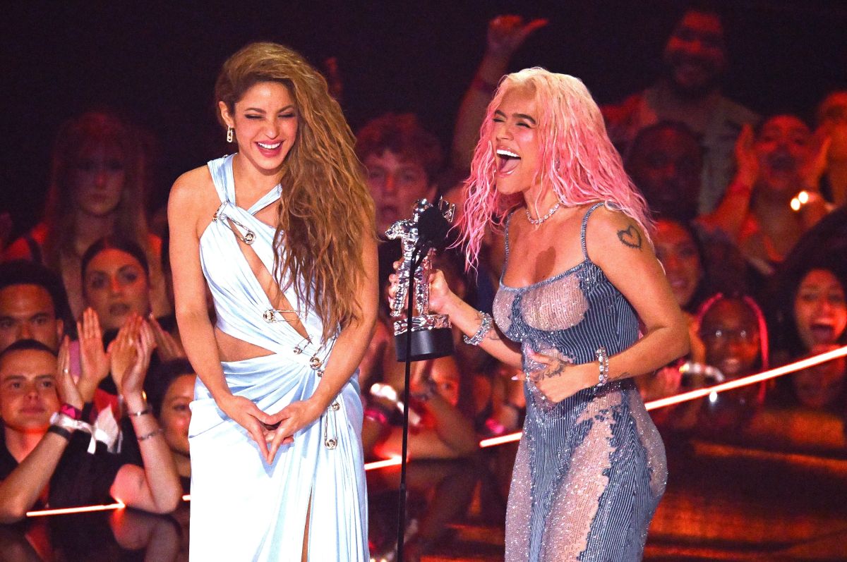 Fans de Shakira arremeten contra Karol G y su actuación en los MTV VMAs 2024 