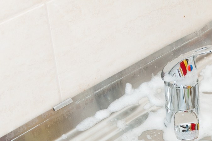 Ya no es un secreto: la fórmula casera que limpia las partes más sucias de la cocina