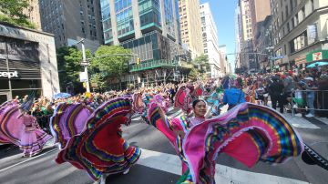 Las danzas tradicionales fueron muy aplaudidas durante su paso en el Desfile.