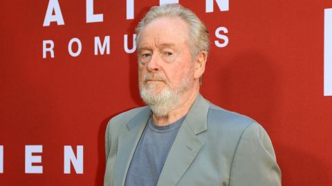 Ridley Scott posando