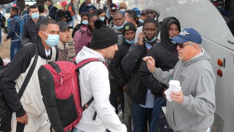 Estados Unidos tiene unos 330 millones de habitantes, de los cuales son inmigrantes casi 48 millones.