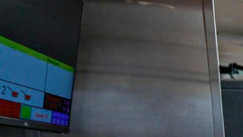 Trump hizo campaña en un local de McDonald's en el estado clave de Pensilvania.