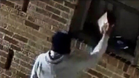 Repartidor Uber Eats sospechoso de robo en NYC.