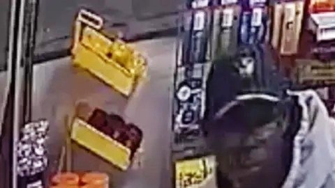 Sospechoso de robo armado en El Bronx (NYC).