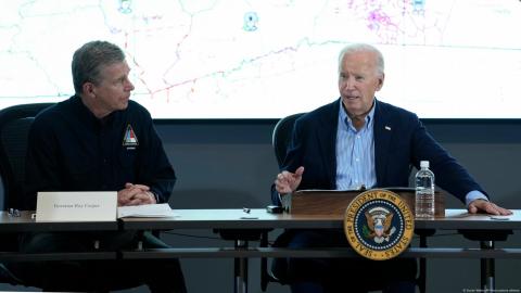 Biden pospuso su viaje para supervisar los preparativos y la respuesta al huracán Milton.