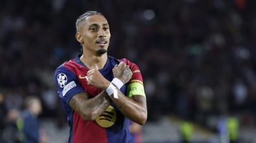 El delantero del Barcelona Raphinha celebra tras marcar el cuarto gol ante el Bayern, durante el partido de Champions League entre el FC Barcelona y Bayern Munich.