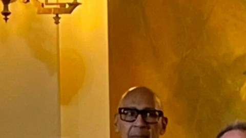 Gavin Newsom se unió a los legisladores en el Capitolio en Sacramento para firmar la ley.