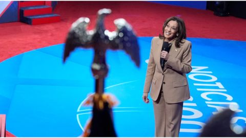 Kamala Harris se reunió con votantes latinos en Las Vegas.