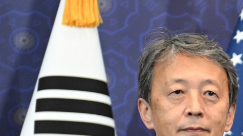 El primer viceministro de Asuntos Exteriores de Corea del Sur, Kim Hong-kyun, el viceministro de Asuntos Exteriores de Japón, Masataka Okano, y el subsecretario de Estado de Estados Unidos, Kurt Campbell.