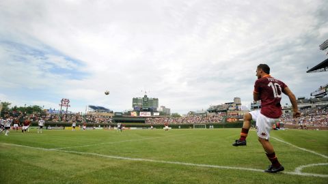 Francesco Totti durante un partio amistoso entre la Roma y el Zaglebie Lubin.