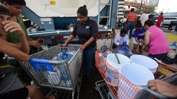 Escasez de agua tras huracán María en Puerto Rico