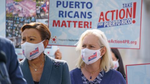 Nydia Velázquez en evento en favor de los boricuas