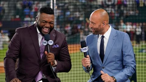 Derek Jeter (R) y David Ortiz (L) acostumbran a jugarse bromas pesadas durante la transmisión de FOX Sports.