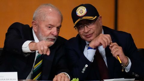 El presidente de Brasil, "Lula" da Silva, junto a su par de Colombia, Gustavo Petro.