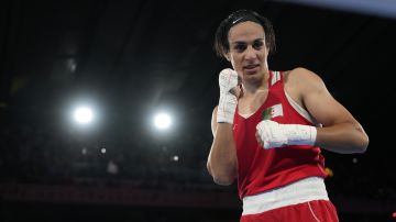 Imane Khelif daría el salto al boxeo profesional y tendrá su propio documental