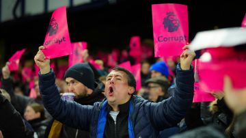 Nottingham Forest recibe multa de casi 1 millón de dólares por criticar al VAR en redes sociales