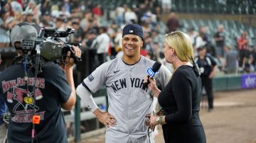 Juan Soto sonríe durante una entrevista tras vencer a Chicago White Sox.