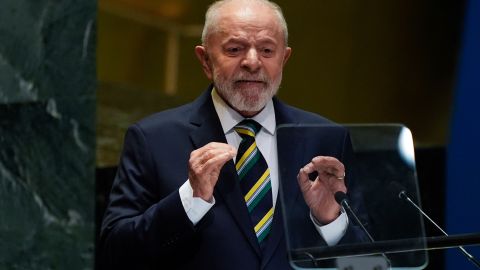 Lula da Silva pidió no convocar a jugadores que jueguen fuera de Brasil.