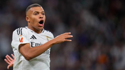 Kylian Mbappé durante un partido del Real Madrid por LaLiga española.